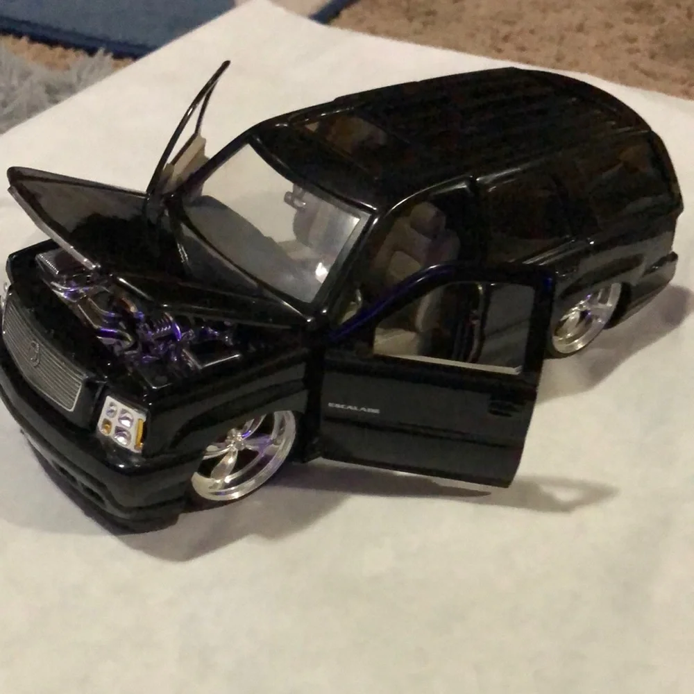 Dub City | Toys | Jada Toys 202 Cadillac Escalade Dub City Diecast